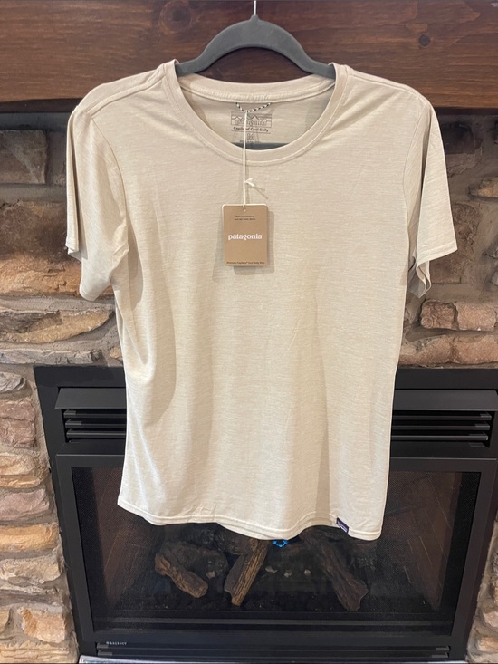 Patagonia Tops - Patagonia women’s  Crewneck Tee in Light Tan